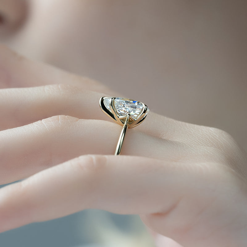1.50CT Pear Lab Grown F/VS2 Solitaire Diamond Engagement Ring