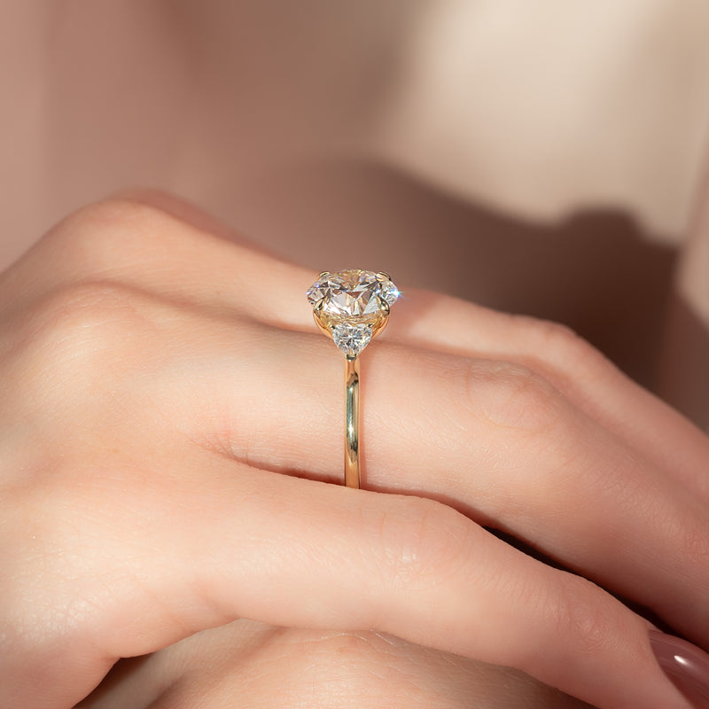3.50CT Round Lab Grown F/VS2 Three Stone Diamond Engagement Ring