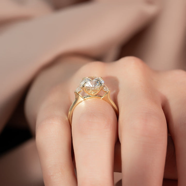 3.50CT Round Lab Grown F/VS2 Three Stone Diamond Engagement Ring
