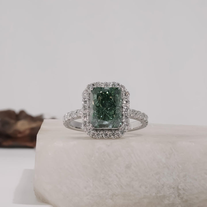 Luxury Green Lab Created DiamondUnique Fancy Color Engagement Ring18k Gold Green Radiant Diamond Ring