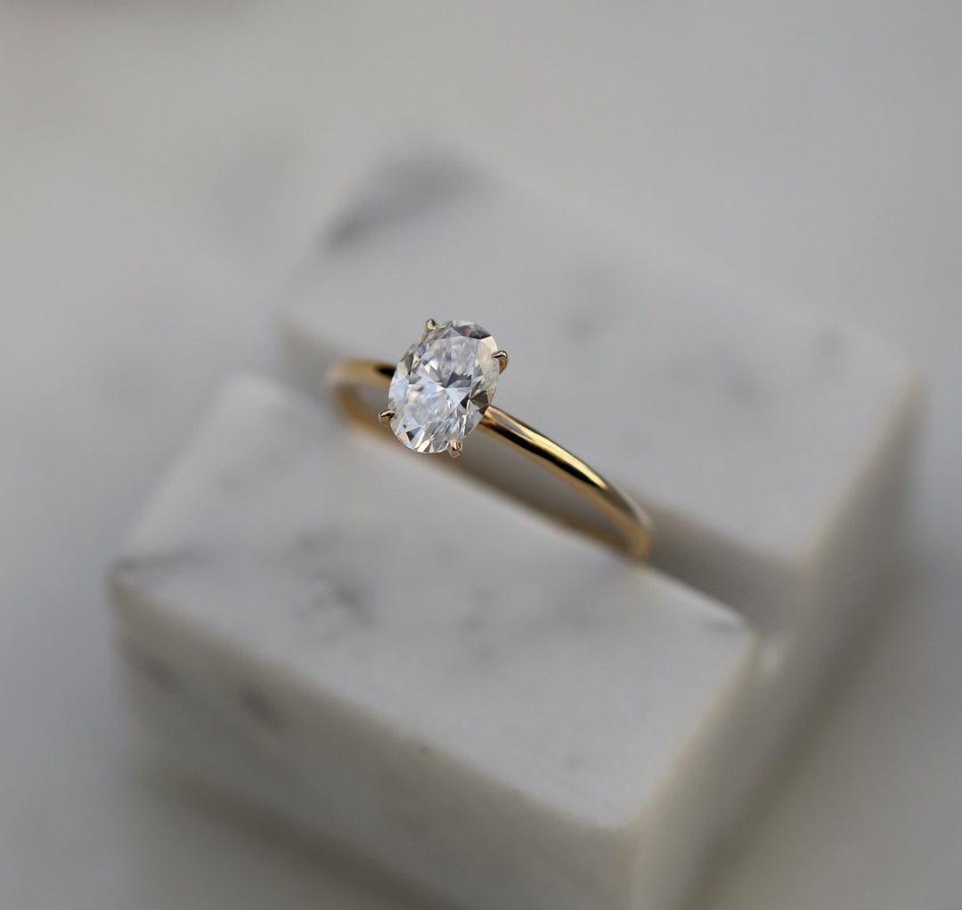 0-91-ct-oval-solitaire-cvd-e-vvs2-diamond-engagement-ring