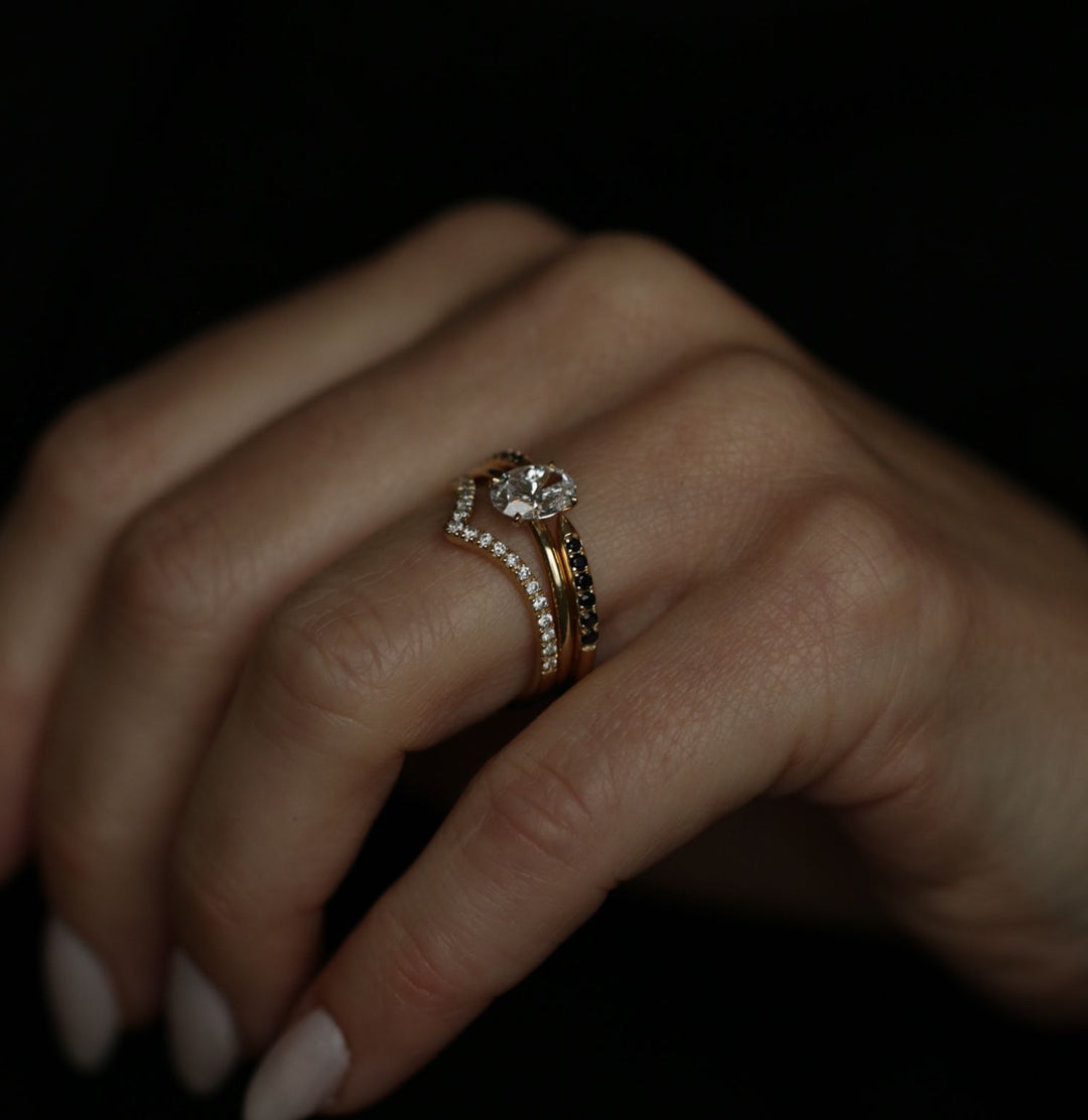 oval-solitaire-cvd-e-vvs2-diamond-engagement-ring
