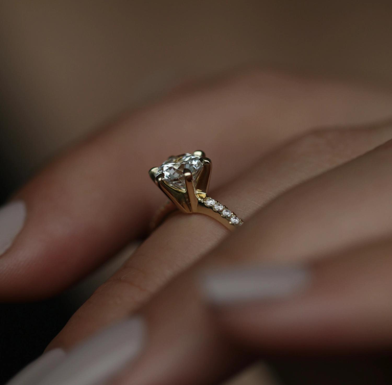 round-solitaire-cvd-e-vs1-diamond-engagement-ring-3