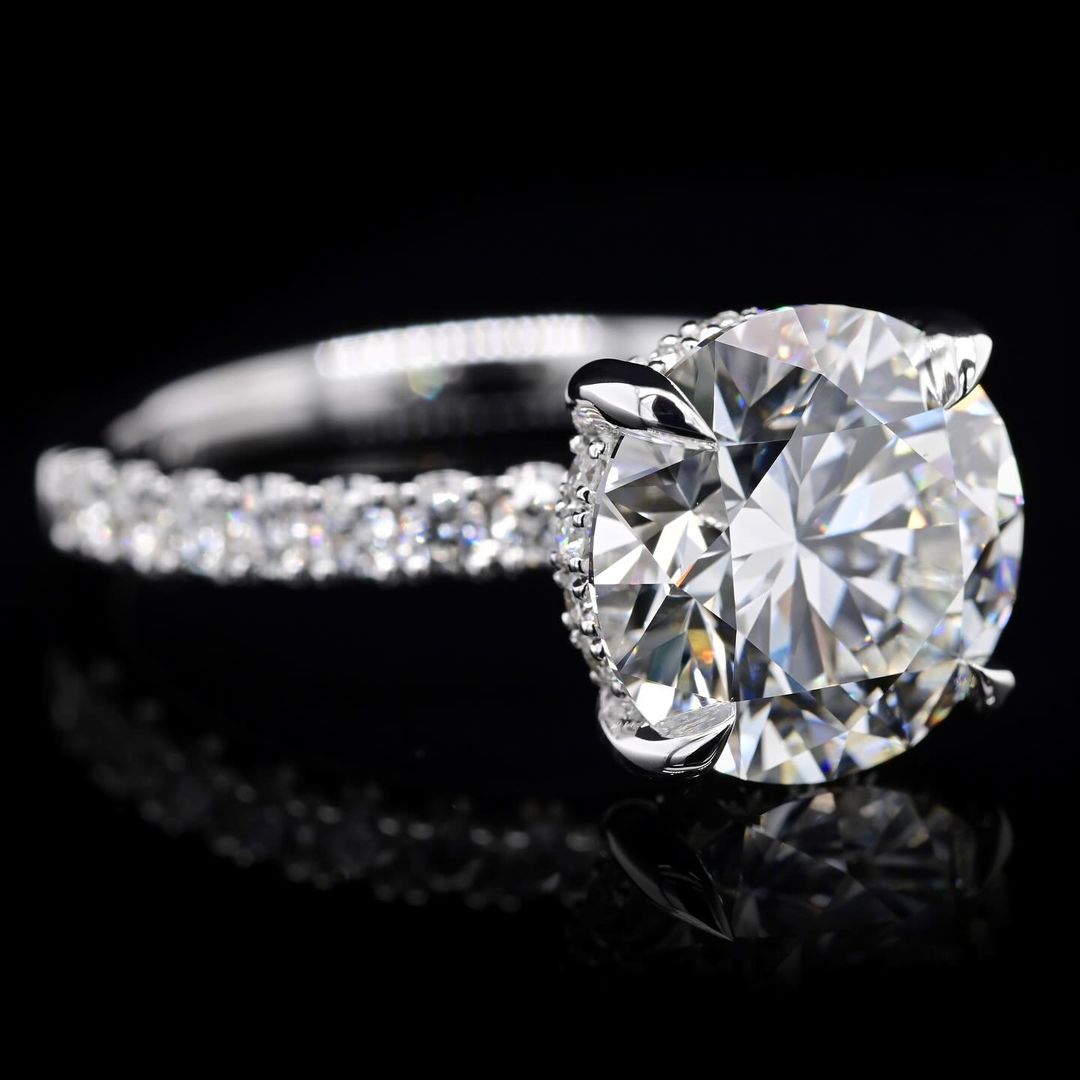 2.0ct-3.0ct Round Cut Lab Grown Hidden Halo Diamond Engagement Ring