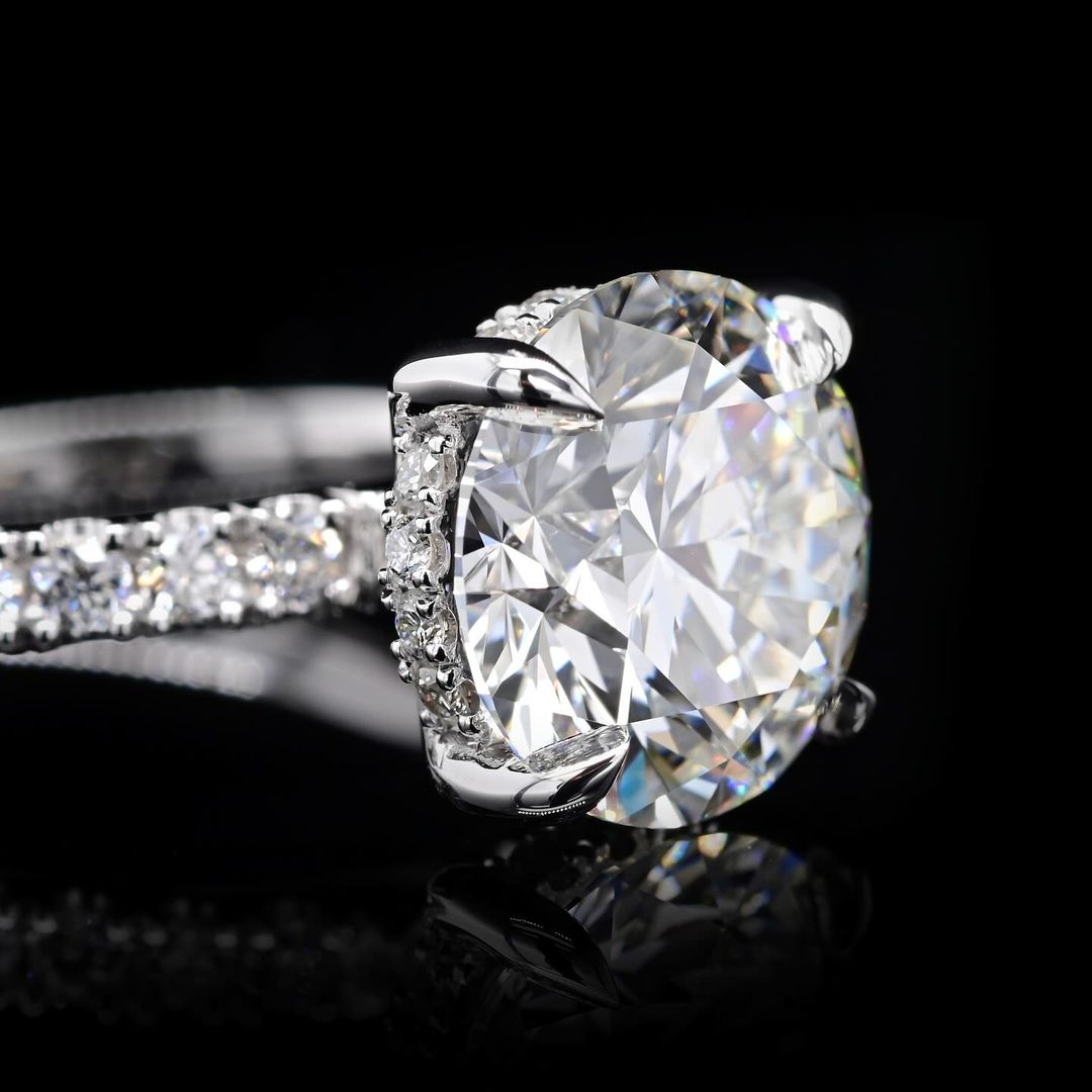 2.0ct-3.0ct Round Cut Lab Grown Hidden Halo Diamond Engagement Ring