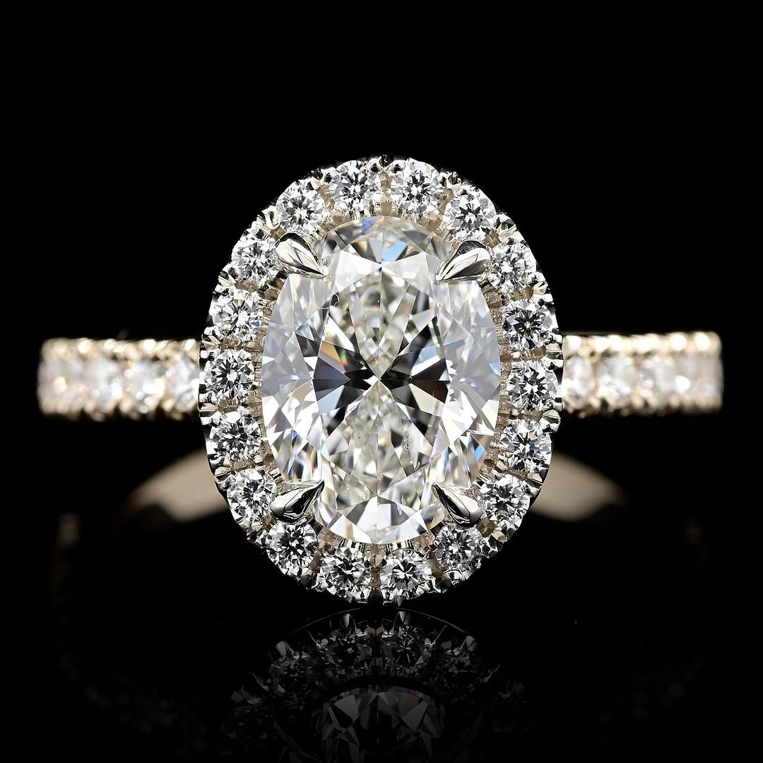 1.0ct-2.0ct Oval Cut Lab Grown Diamond Halo Engagement Ring