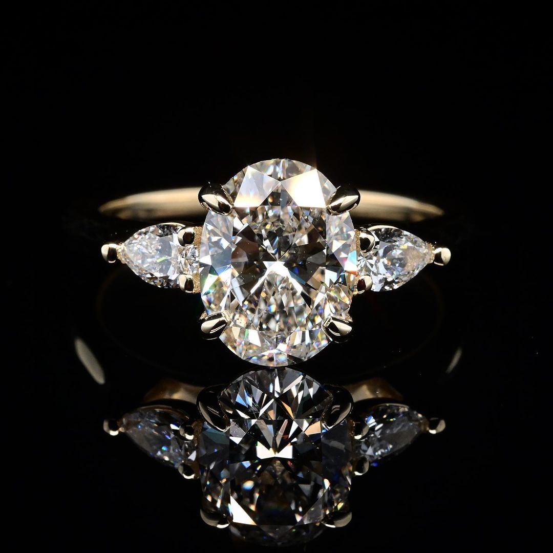 2.0ct-3.0ct Oval Cut Lab Grown Three Stone Diamond Engagement Ring