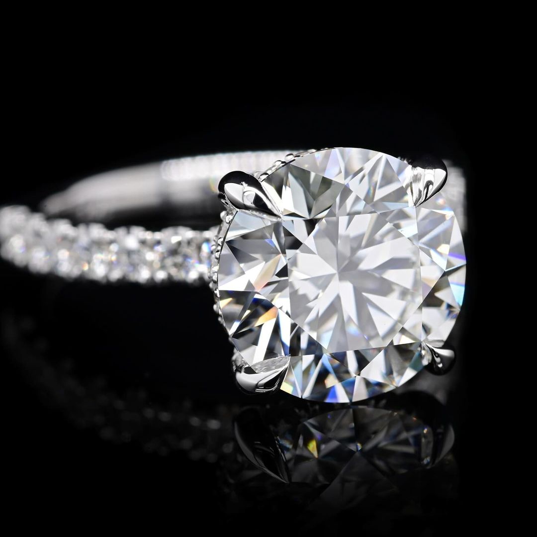 2.0ct-3.0ct Round Cut Lab Grown Hidden Halo Diamond Engagement Ring