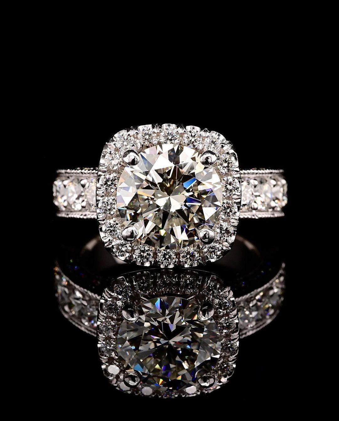 1.0ct-2.0ct Round Cut Halo Lab Grown Vintage Diamond Engagement Ring