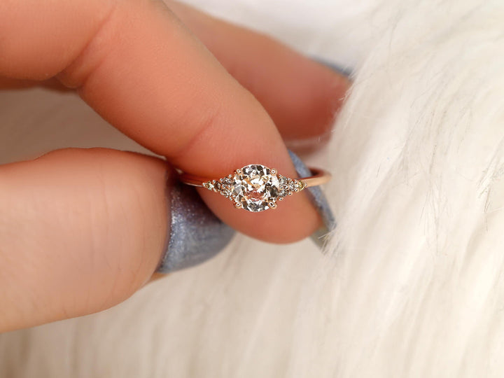 Peach Sapphire Ring
Champagne Diamond
Round Cut Sapphire
Lab Grown Diamond
