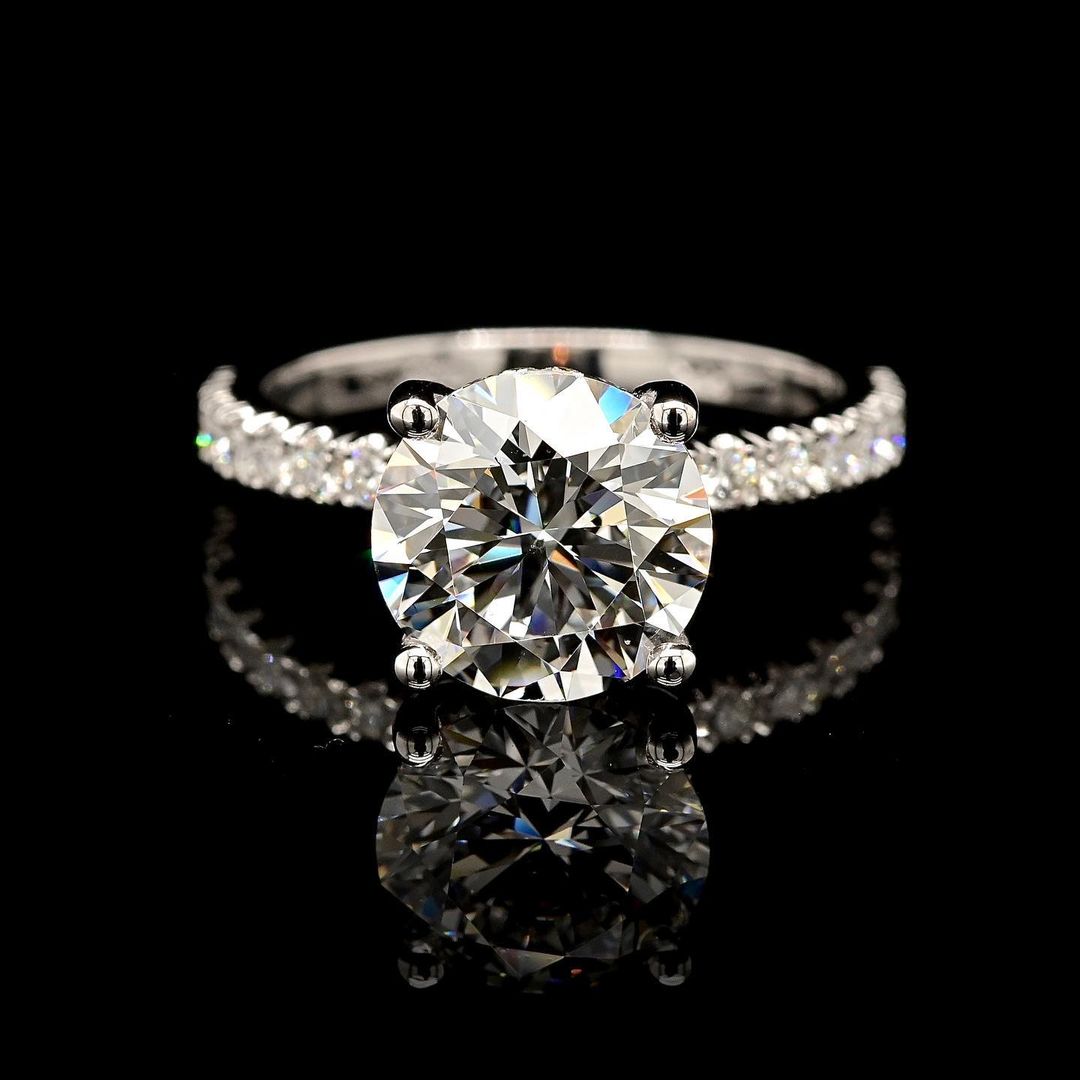 1.50ct-2.50ct Round Cut Lab Grown Hidden Halo Diamond Engagement Ring
