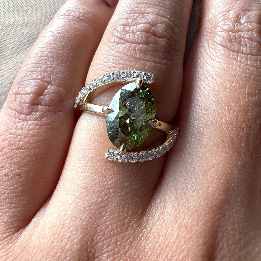 Oval Cut Fancy Color Diamond2.90 Carat Oval Engagement RingFancy Vivid Green Lab DiamondGreen Diamond Statement Ring
