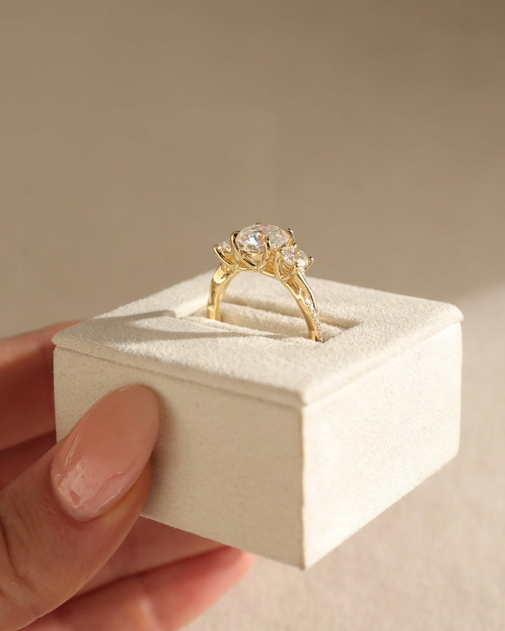 1.50ct-2.50ct Round Cut Lab Grown Three Stone Diamond Engagement Ring
