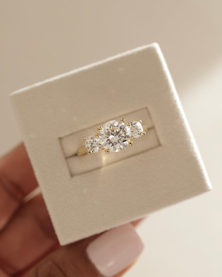 1.50ct-2.50ct Round Cut Lab Grown Three Stone Diamond Engagement Ring