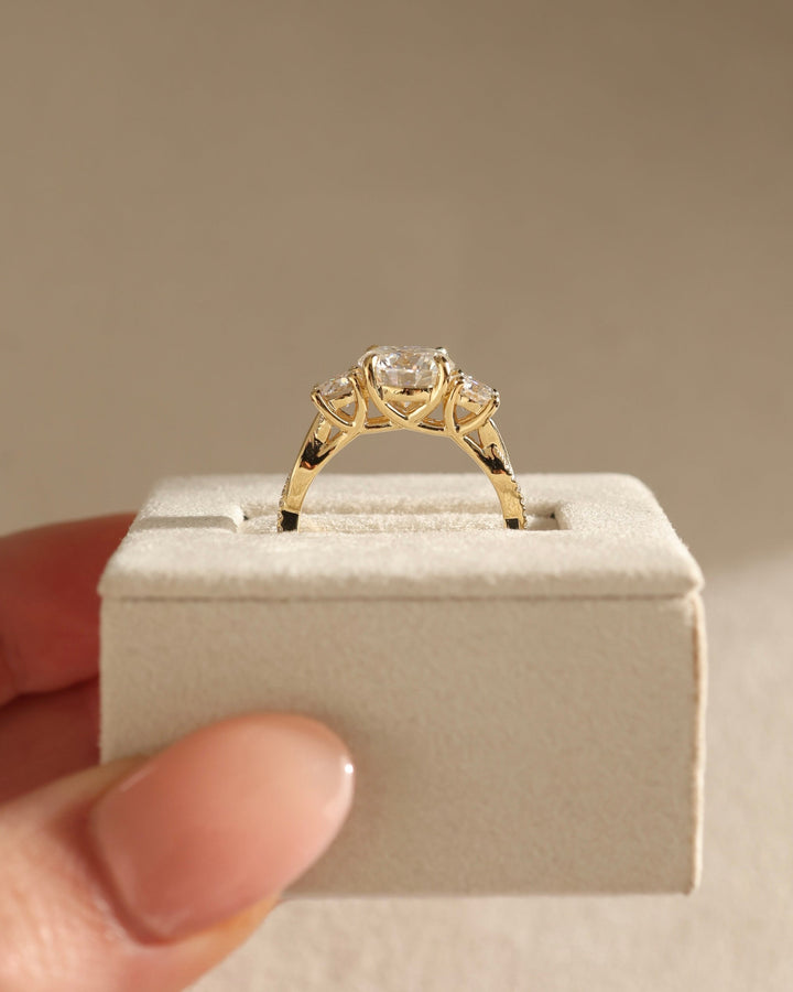 1.50ct-2.50ct Round Cut Lab Grown Three Stone Diamond Engagement Ring