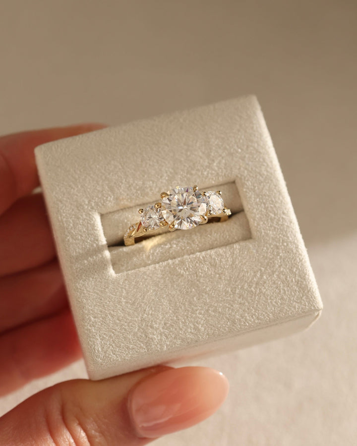 1.50ct-2.50ct Round Cut Lab Grown Three Stone Diamond Engagement Ring