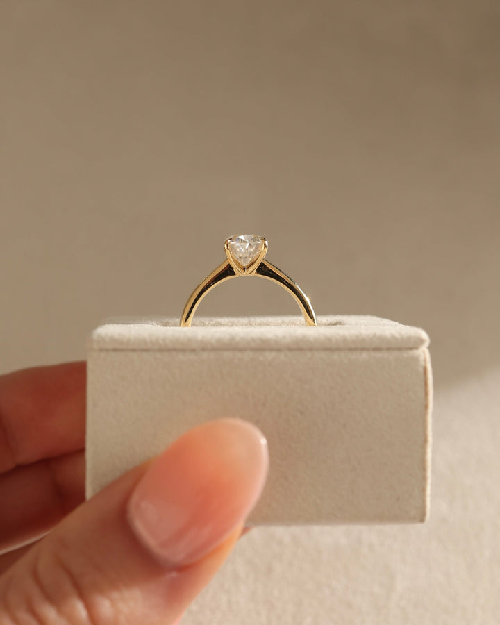 1.0ct-2.0ct Pear Cut Lab Grown Diamond Solitaire Engagement Ring