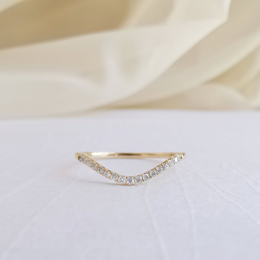 0-09-ct-round-curved-cvd-ef-vs-diamond-wedding-band