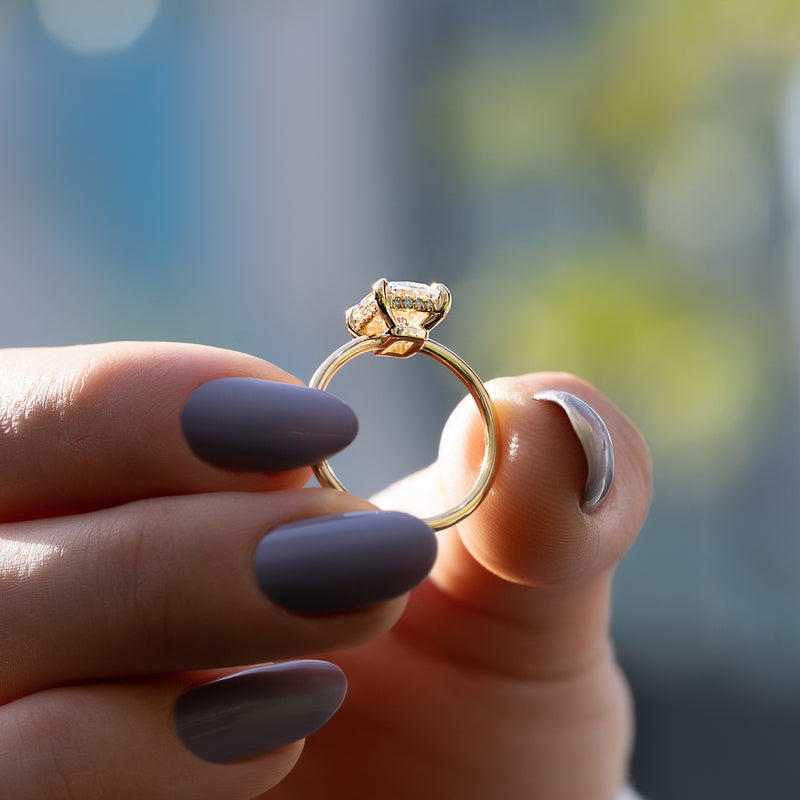 Elegant engagement ring, Whimsical engagement ring, Chic engagement ring, Glamorous engagement ring, Sophisticated engagement ring, Trendy engagement ring, 