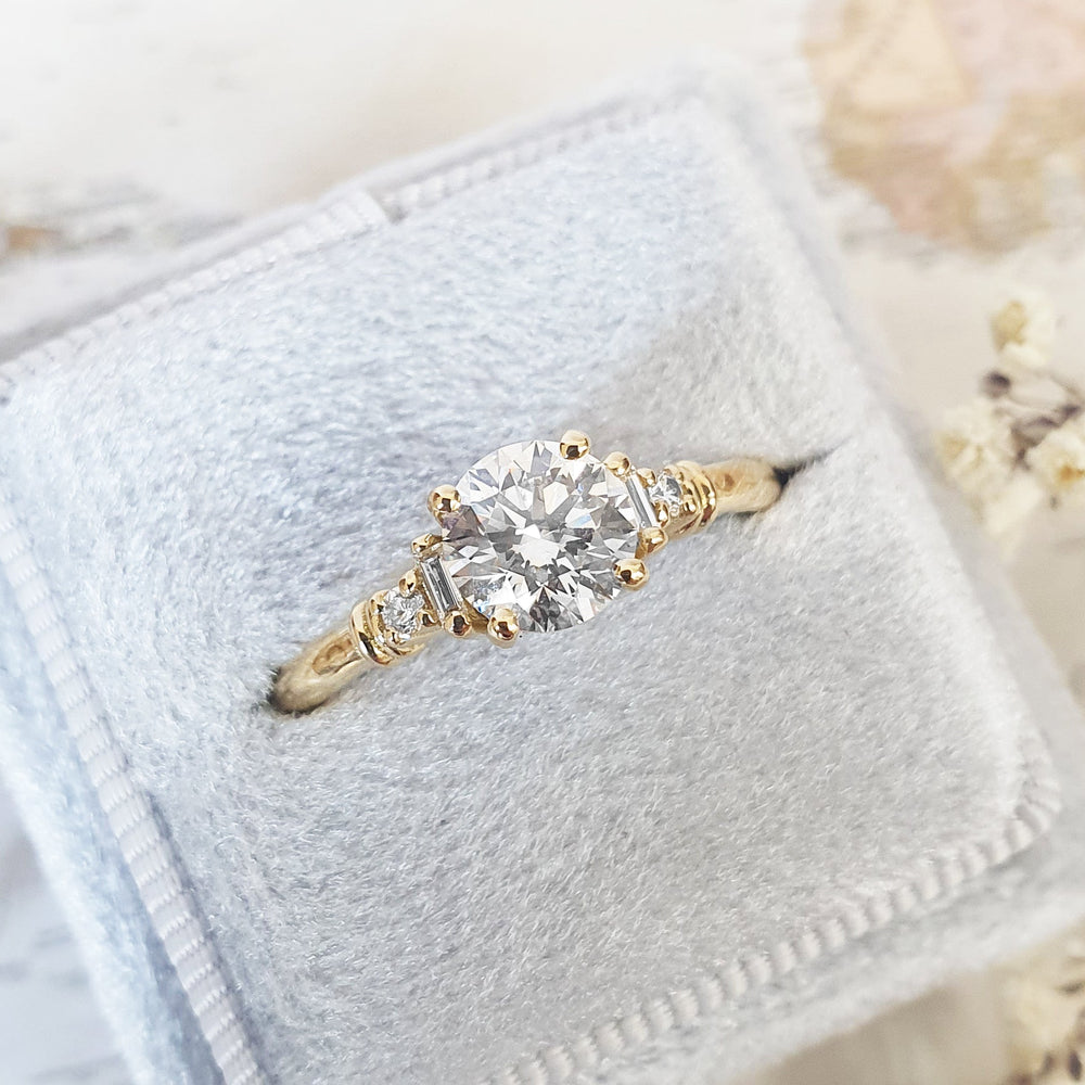 round-cut-five-stone-e-vs1-lab-grown-diamond-engagement-ring-2