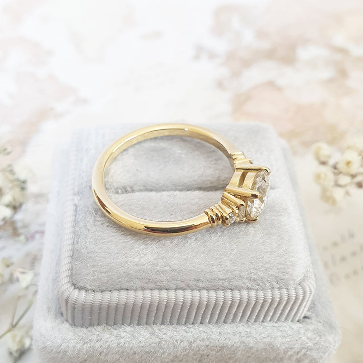 round-cut-five-stone-e-vs1-lab-grown-diamond-engagement-ring-2