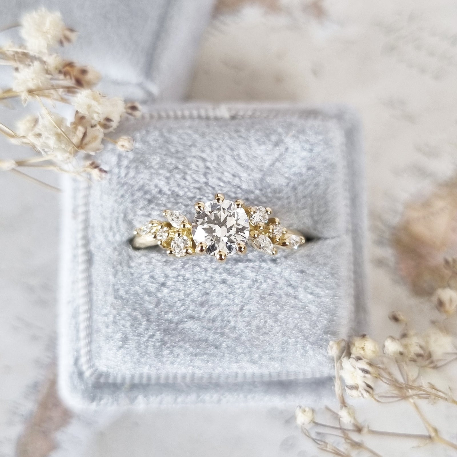 0-85-ct-round-cluster-style-d-vvs2-lab-grown-diamond-engagement-ring