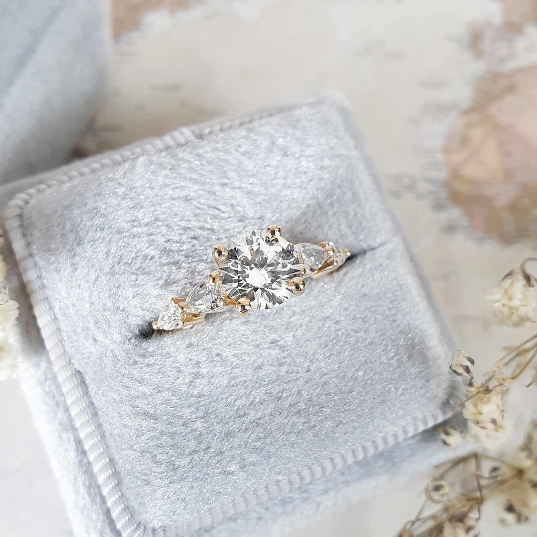 1-0-ct-round-cut-three-stone-e-vvs2-lab-grown-diamond-engagement-ring