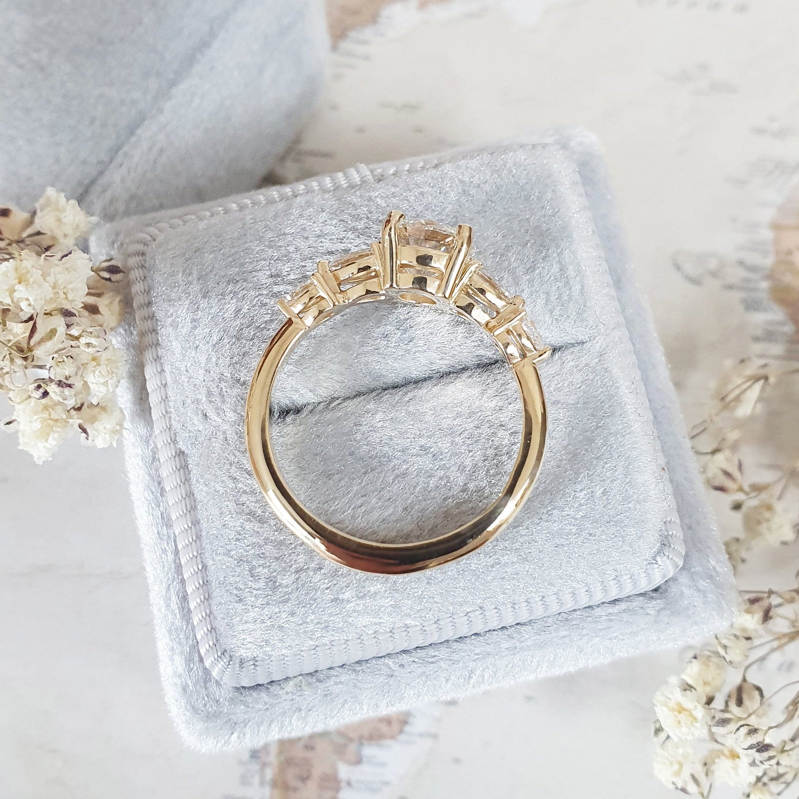 round-cut-three-stone-e-vvs2-lab-grown-diamond-engagement-ring