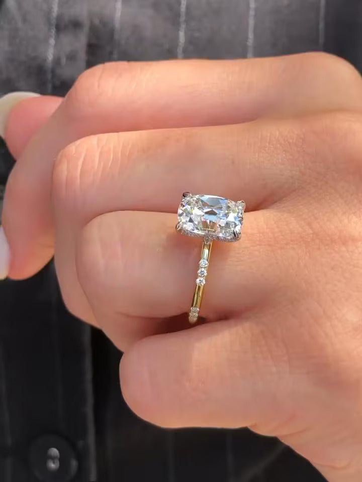 This antique-inspired faceting style, characterized by its high crown and deep pavillion, delivers a romantic "chunky" sparkle that beautifully complements the modern E colour and VS1 clarity of the stone. 