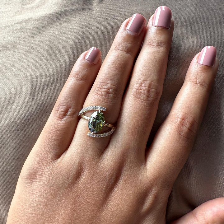 2.90CT Fancy Green Oval CutEmerald Green Lab Diamond RingVivid Green Oval Engagement Ring2.90 Carat Green Diamond Statement