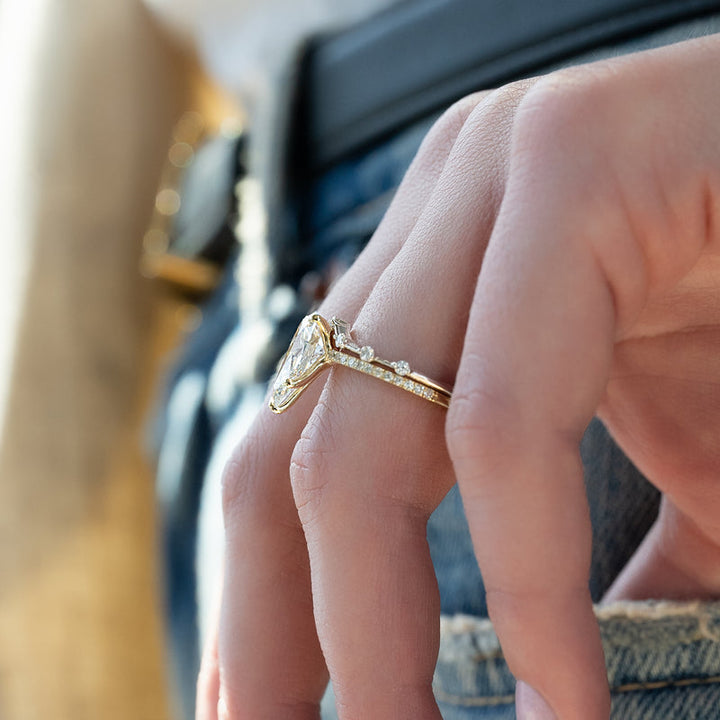 Modern engagement ring, Classic engagement ring, Halo engagement ring, Solitaire engagement ring, Split shank engagement ring, Pave engagement ring, 