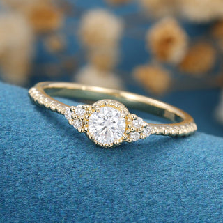 round-shaped-moissanite-cluster-engagement-ring-3