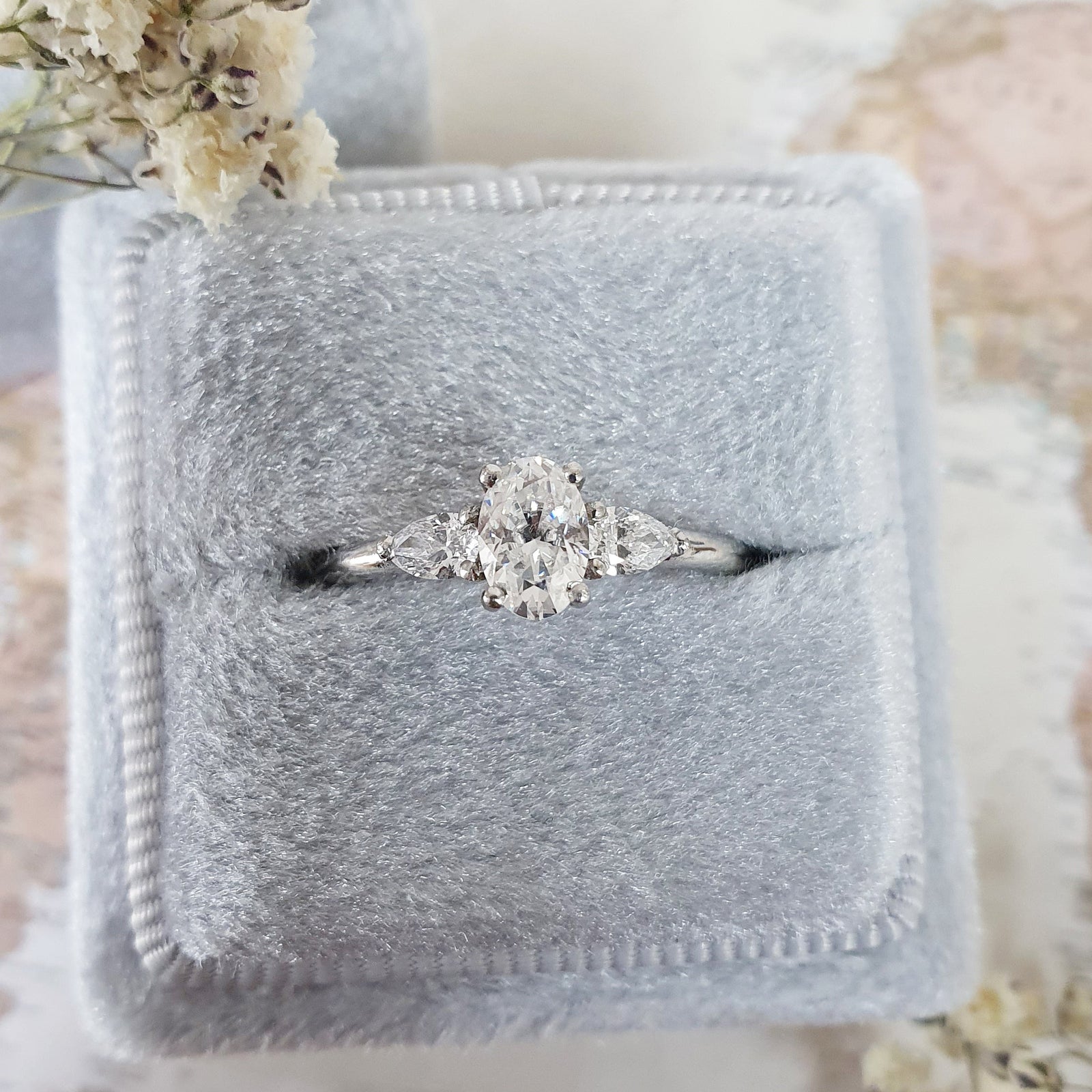 0-40-ct-oval-cut-three-stone-f-vs1-lab-grown-diamond-engagement-ring