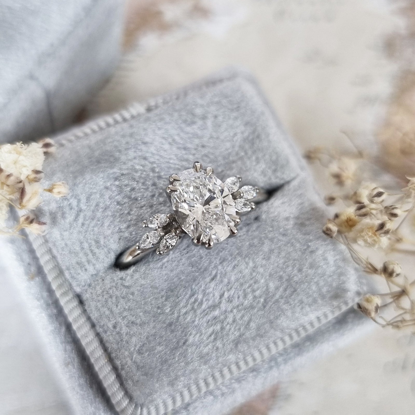 oval-art-deco-style-d-vs1-lab-grown-diamond-engagement-ring