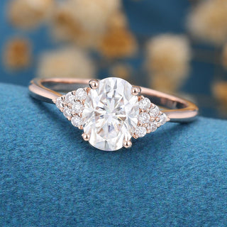 oval-shaped-moissanite-cluster-engagement-ring-26