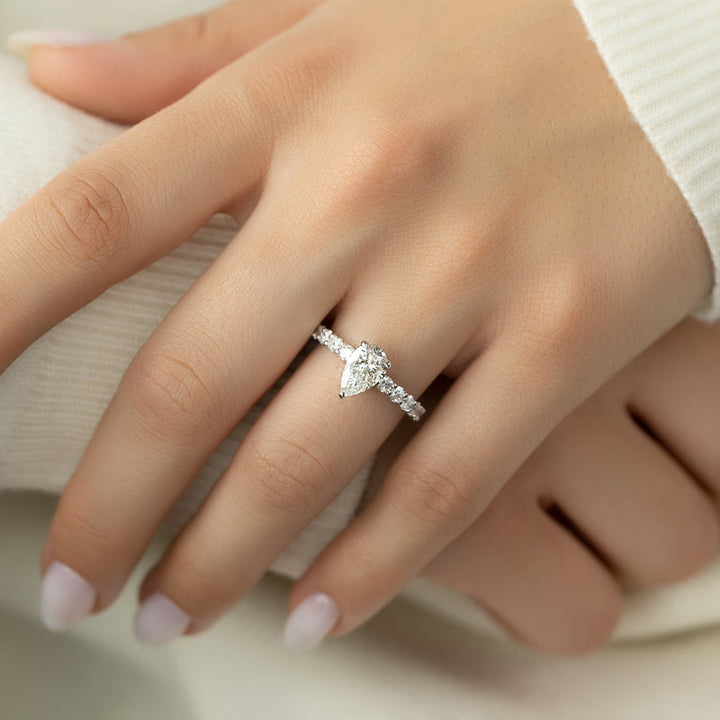 Pear contemporary diamond ring, Pear minimalist diamond ring, Pear intricate diamond ring, Pear bold diamond ring, Pear delicate diamond ring, Pear timeless 