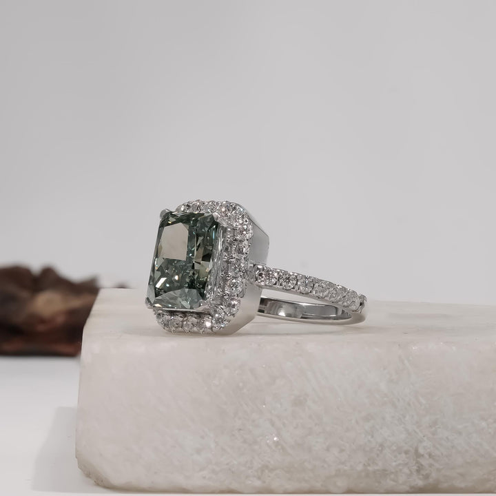 Vibrant Green Lab Diamond Style23. Forest Green Diamond Engagement Ring24. Bold Fancy Color Diamond Solitaire25. 5ct Green Radiant Ring Rose Gold