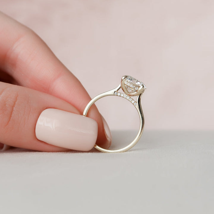 Round best engagement ring, Round top-rated engagement ring, Round online engagement ring,