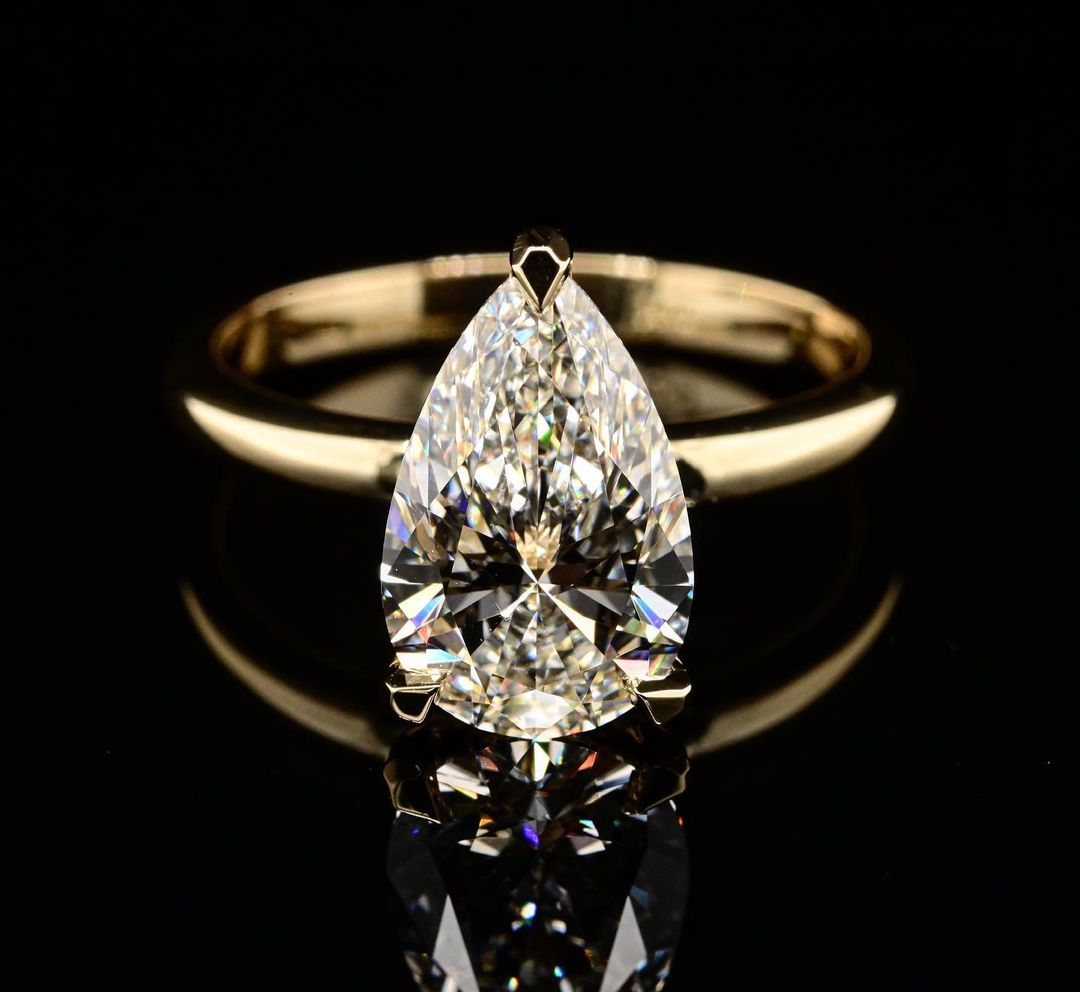 2.0ct-3.0ct Pear Cut Lab Grown Solitaire Diamond Engagement Ring