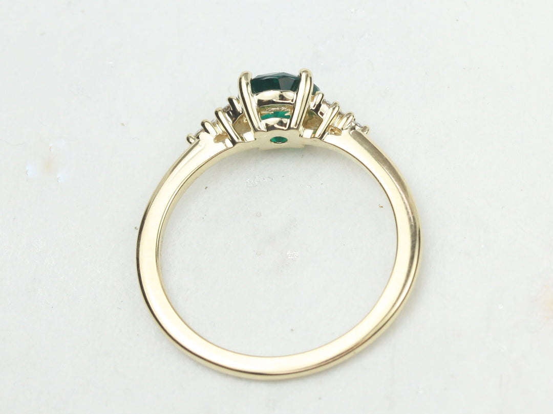 Lab Grown Jewelry
Alternative Bridal
Ethical Engagement
Round Gemstone Ring
Statement Emerald
Emerald Halo Cluster
Dainty Emerald Ring
Fancy Green Emerald