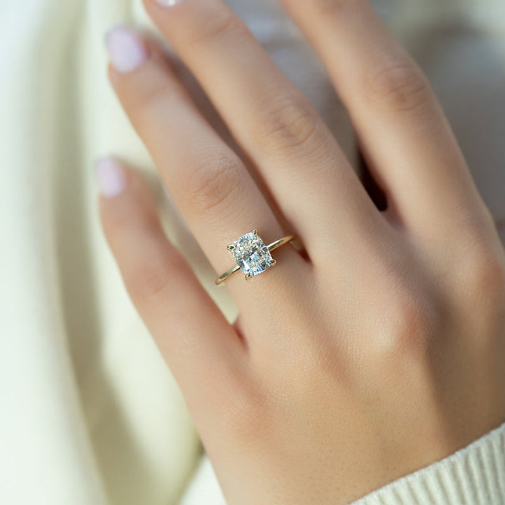 Whimsical engagement ring, Chic engagement ring, Glamorous engagement ring, 