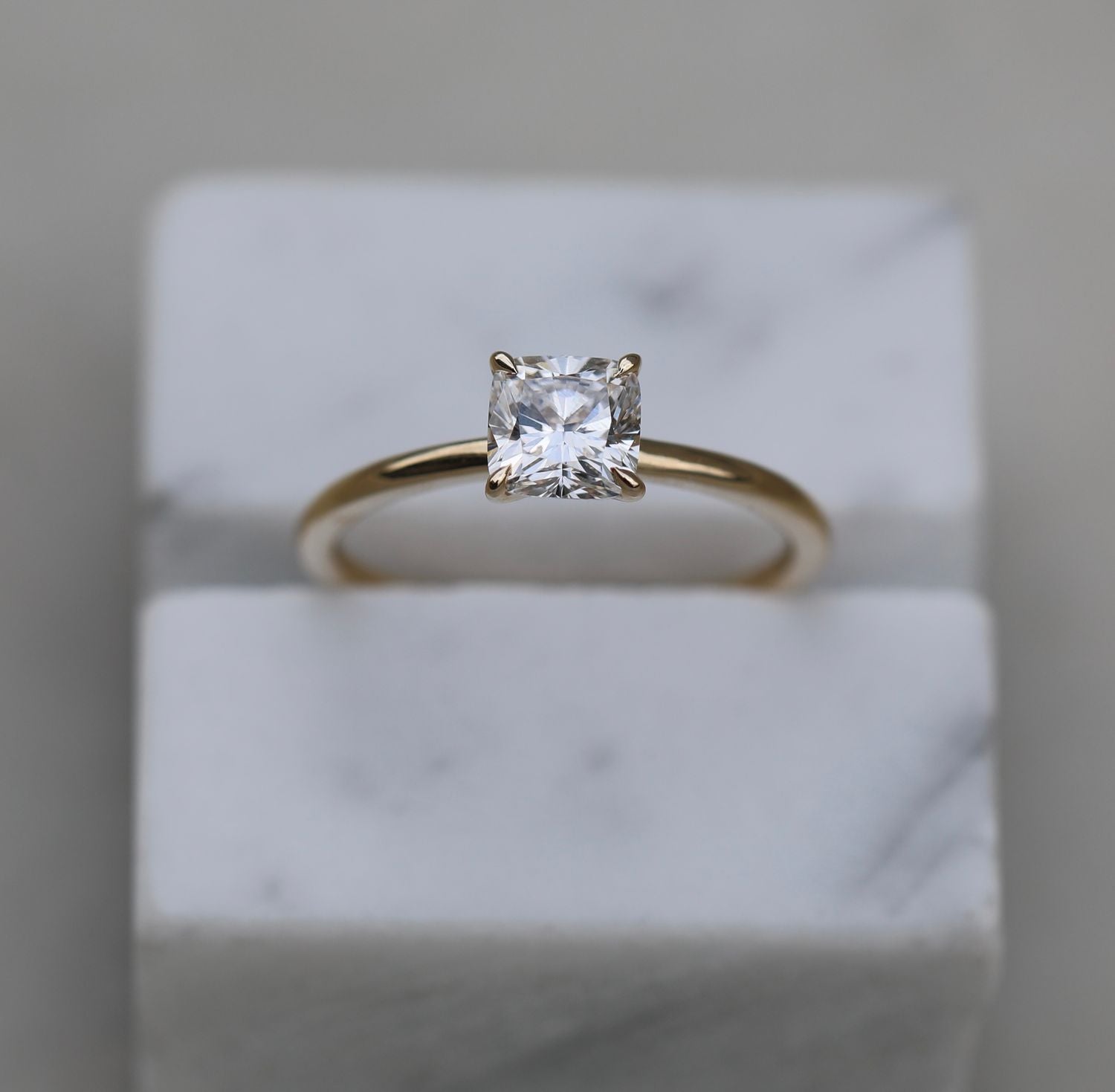 0-90-ct-cushion-solitaire-cvd-e-vs1-diamond-engagement-ring