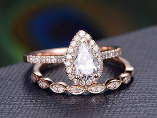 1-0-ct-pear-cut-halo-milgrain-style-moissanite-bridal-ring-set