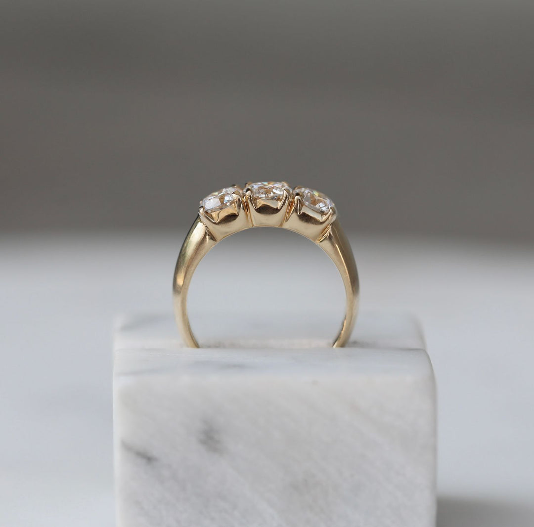 round-three-stones-cvd-ef-vs-diamond-wedding-band