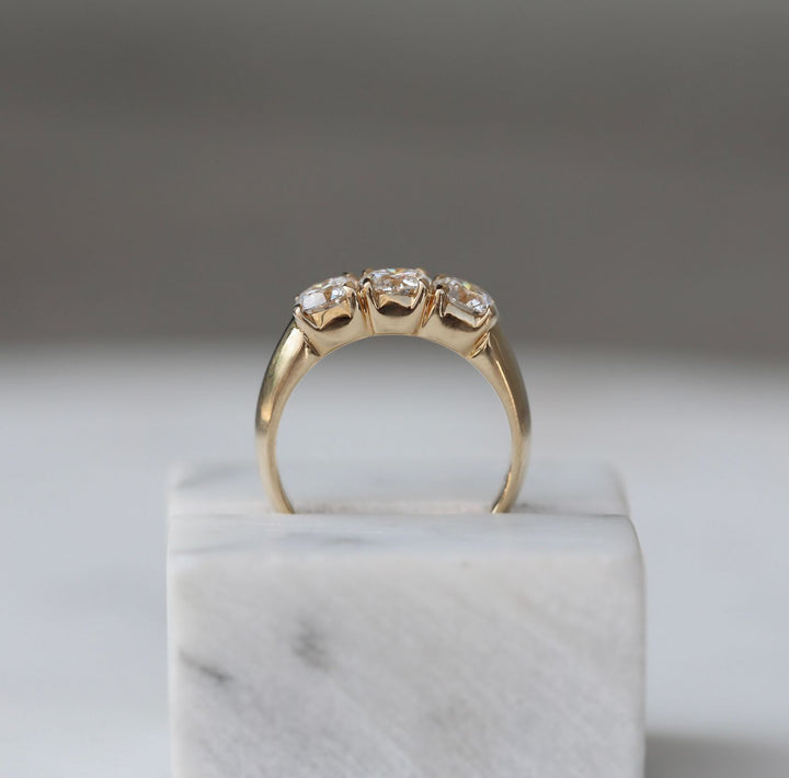round-three-stones-cvd-ef-vs-diamond-wedding-band
