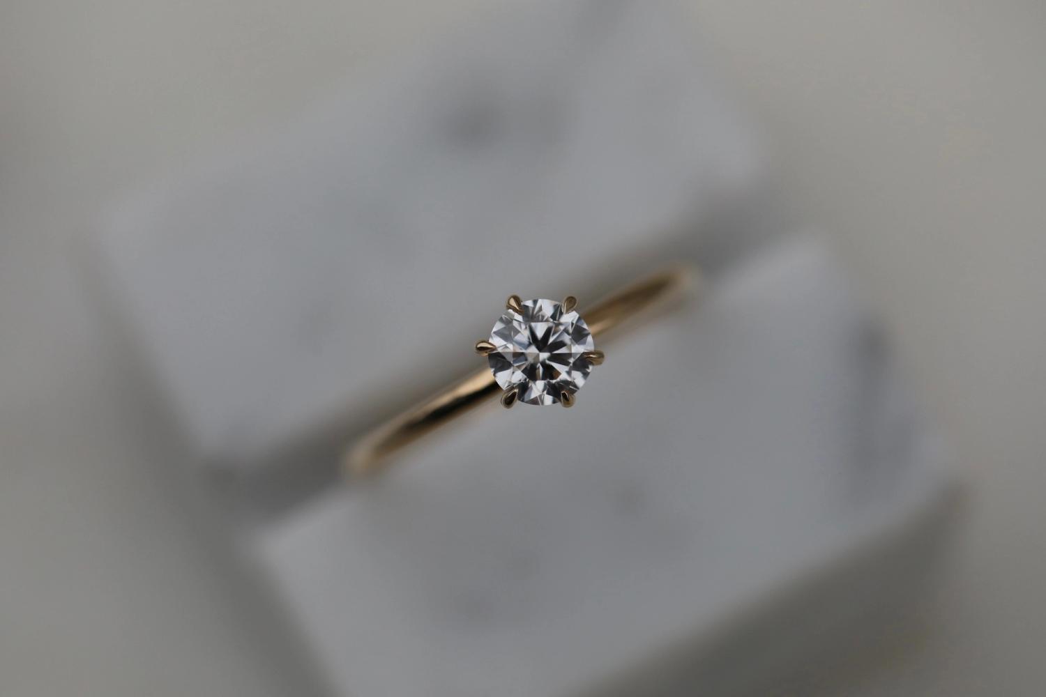 round-solitaire-cvd-g-vvs2-diamond-engagement-ring