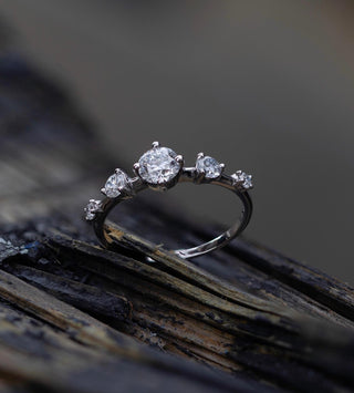 round-dainty-cvd-ef-vs-diamond-wedding-band