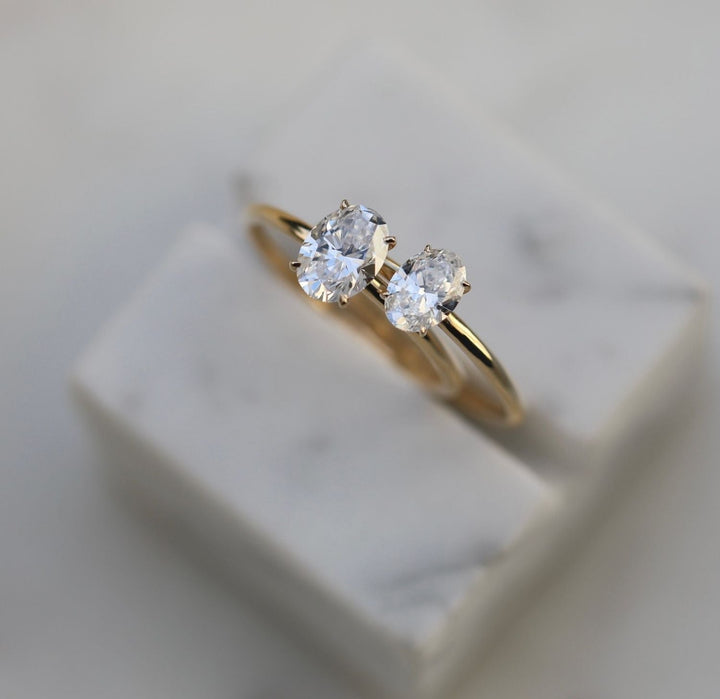 oval-solitaire-cvd-e-vvs2-diamond-engagement-ring