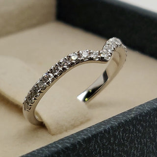 round-curved-ef-vs1-diamond-engagement-ring