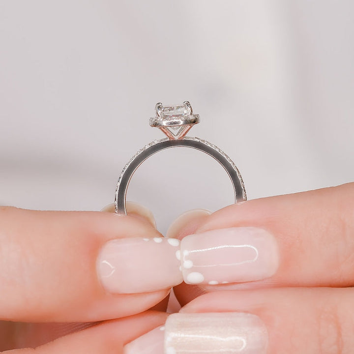 cushion-halo-e-vs1-diamond-engagement-ring